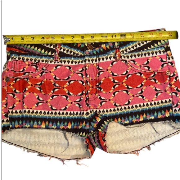 FARM RIO Toucan and Feathers shorts. Size 40 US 8/10 - Picture 4 of 6